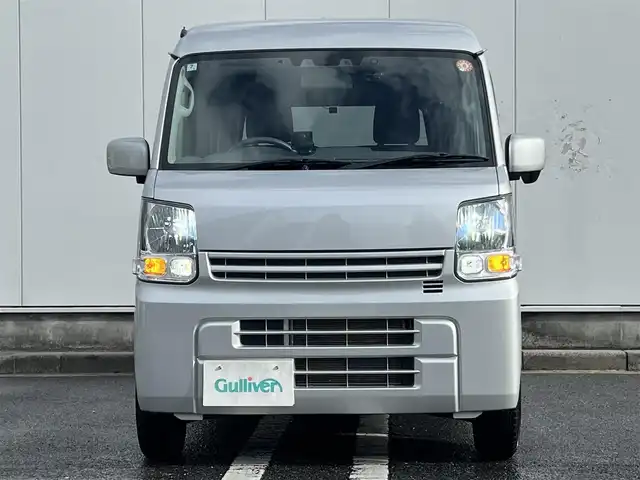 スズキ エブリイ PC 三重県 2023(令5)年 4万km シルキーシルバーメタリック 5MT/ETC/社外ディスプレイオーディオ（Bluetooth/SD/Android　Auto/Apple CarPlay/AM/FM/USB）/ドライブレコーダー（前後）/スズキセーフティサポート（デュアルカメラブレーキサポート/誤発進抑制/後方誤発進抑制/後退時ブレーキサポート/車線逸脱警報/ふらつき警報/先行車発進お知らせ/ハイビームアシスト/エマージェンシーストップシグナル/ヒルホールドコントロール）/バックセンサー（リア）/USB電源ソケット/ボディ同色ドアミラー（電動格納機能/助手席側サイドアンダーミラー付）/ファブリックシート/ヘッドレスト別体シート（前後）/シートバックポケット（助手席）/自発光式アナログメーター/タコメーター/スペアキー