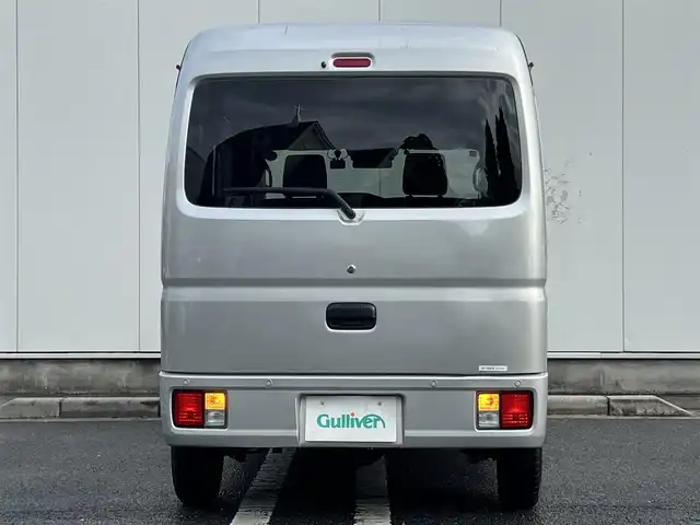 スズキ エブリイ PC 三重県 2023(令5)年 4万km シルキーシルバーメタリック 5MT/ETC/社外ディスプレイオーディオ（Bluetooth/SD/Android　Auto/Apple CarPlay/AM/FM/USB）/ドライブレコーダー（前後）/スズキセーフティサポート（デュアルカメラブレーキサポート/誤発進抑制/後方誤発進抑制/後退時ブレーキサポート/車線逸脱警報/ふらつき警報/先行車発進お知らせ/ハイビームアシスト/エマージェンシーストップシグナル/ヒルホールドコントロール）/バックセンサー（リア）/USB電源ソケット/ボディ同色ドアミラー（電動格納機能/助手席側サイドアンダーミラー付）/ファブリックシート/ヘッドレスト別体シート（前後）/シートバックポケット（助手席）/自発光式アナログメーター/タコメーター/スペアキー