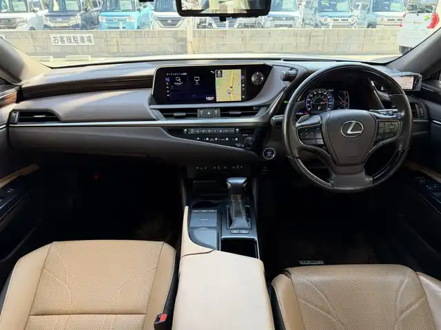 レクサス ＥＳ 300h バージョンL 兵庫県 2019(平31)年 6.4万km ソニッククォーツ サンルーフ/メーカー12.3インチナビ/(CD/DVD/BT/SD/USB/AUX)/フルセグTV/ETC2.0/全周囲カメラ/衝突軽減ブレーキ/レーダークルーズコントロール/前後コーナーセンサー/ブラインドスポットモニター/デジタルインナーミラー/前方ドライブレコーダー/社外レーダー(AR-43GA)/パドルシフト/レザーシート/前席エアーシート/全席シートヒーター/全席パワーシート/パワーシートメモリ機能3/リアサンシェード/LEDヘッドライト/オートライト/オートハイビーム/ステアリングヒーター/ステアリングリモコン/電動リアゲート/電動パーキングブレーキ/オートホールド/スマートキー/スペアキー×1/カードキー×1/nanoe/AC100V/純正ドアバイザー/純正フロアマット/純正18インチアルミ/保証書・取扱説明書
