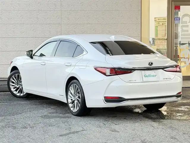 レクサス ＥＳ 300h バージョンL 兵庫県 2019(平31)年 6.4万km ソニッククォーツ サンルーフ/メーカー12.3インチナビ/(CD/DVD/BT/SD/USB/AUX)/フルセグTV/ETC2.0/全周囲カメラ/衝突軽減ブレーキ/レーダークルーズコントロール/前後コーナーセンサー/ブラインドスポットモニター/デジタルインナーミラー/前方ドライブレコーダー/社外レーダー(AR-43GA)/パドルシフト/レザーシート/前席エアーシート/全席シートヒーター/全席パワーシート/パワーシートメモリ機能3/リアサンシェード/LEDヘッドライト/オートライト/オートハイビーム/ステアリングヒーター/ステアリングリモコン/電動リアゲート/電動パーキングブレーキ/オートホールド/スマートキー/スペアキー×1/カードキー×1/nanoe/AC100V/純正ドアバイザー/純正フロアマット/純正18インチアルミ/保証書・取扱説明書