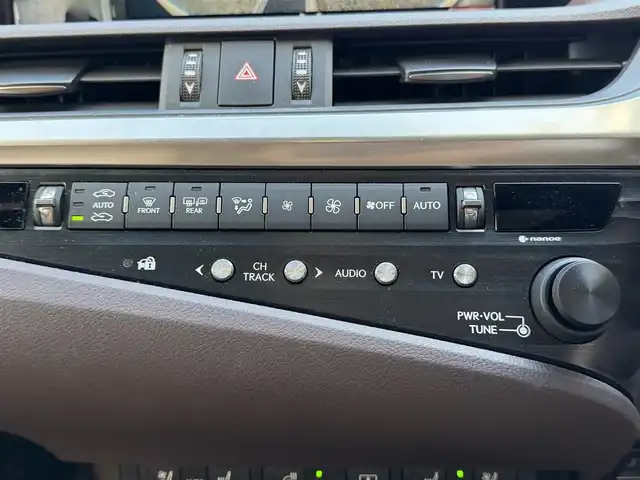 レクサス ＥＳ 300h バージョンL 兵庫県 2019(平31)年 6.4万km ソニッククォーツ サンルーフ/メーカー12.3インチナビ/(CD/DVD/BT/SD/USB/AUX)/フルセグTV/ETC2.0/全周囲カメラ/衝突軽減ブレーキ/レーダークルーズコントロール/前後コーナーセンサー/ブラインドスポットモニター/デジタルインナーミラー/前方ドライブレコーダー/社外レーダー(AR-43GA)/パドルシフト/レザーシート/前席エアーシート/全席シートヒーター/全席パワーシート/パワーシートメモリ機能3/リアサンシェード/LEDヘッドライト/オートライト/オートハイビーム/ステアリングヒーター/ステアリングリモコン/電動リアゲート/電動パーキングブレーキ/オートホールド/スマートキー/スペアキー×1/カードキー×1/nanoe/AC100V/純正ドアバイザー/純正フロアマット/純正18インチアルミ/保証書・取扱説明書