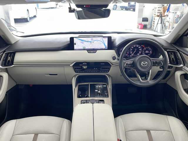 マツダ ＣＸ－６０ XD HV エクスクルーシブモダン 兵庫県 2023(令5)年 2.6万km ロジウムホワイトプレミアムメタリック ・純正ナビ/BT/USB/TV/HDMI/AppleCarPlay/AndroidAuto/・BOSE/・360°ビューモニター/・前後ドライブレコーダー/・ビルトインETC/・スマートシティブレーキサポート/・スマートブレーキサポート/・緊急時車線維持支援/・ドライバー異常時対応システム/・誤発進抑制制御/・前後側方接近車両検知/・車線逸脱警報システム/・レーンキープアシストシステム/・ディスタンス＆スピードアラート/・車間制御/・標識認識システム/・ブラインドスポットモニタリング/・降車時警報/・パーキングセンサー/・ヘッドアップディスプレイ/・レザーシート/・前席パワーシート/・運転席メモリーシート/・全席シートヒーター/・前席ベンチレーション/・ワイヤレス充電/・ステアリングヒーター/・パドルシフト/・プッシュスタート