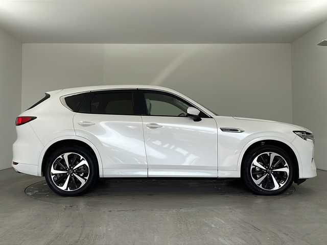 マツダ ＣＸ－６０ XD HV エクスクルーシブモダン 兵庫県 2023(令5)年 2.6万km ロジウムホワイトプレミアムメタリック ・純正ナビ/BT/USB/TV/HDMI/AppleCarPlay/AndroidAuto/・BOSE/・360°ビューモニター/・前後ドライブレコーダー/・ビルトインETC/・スマートシティブレーキサポート/・スマートブレーキサポート/・緊急時車線維持支援/・ドライバー異常時対応システム/・誤発進抑制制御/・前後側方接近車両検知/・車線逸脱警報システム/・レーンキープアシストシステム/・ディスタンス＆スピードアラート/・車間制御/・標識認識システム/・ブラインドスポットモニタリング/・降車時警報/・パーキングセンサー/・ヘッドアップディスプレイ/・レザーシート/・前席パワーシート/・運転席メモリーシート/・全席シートヒーター/・前席ベンチレーション/・ワイヤレス充電/・ステアリングヒーター/・パドルシフト/・プッシュスタート