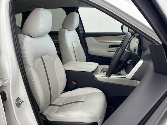 マツダ ＣＸ－６０ XD HV エクスクルーシブモダン 兵庫県 2023(令5)年 2.6万km ロジウムホワイトプレミアムメタリック ・純正ナビ/BT/USB/TV/HDMI/AppleCarPlay/AndroidAuto/・BOSE/・360°ビューモニター/・前後ドライブレコーダー/・ビルトインETC/・スマートシティブレーキサポート/・スマートブレーキサポート/・緊急時車線維持支援/・ドライバー異常時対応システム/・誤発進抑制制御/・前後側方接近車両検知/・車線逸脱警報システム/・レーンキープアシストシステム/・ディスタンス＆スピードアラート/・車間制御/・標識認識システム/・ブラインドスポットモニタリング/・降車時警報/・パーキングセンサー/・ヘッドアップディスプレイ/・レザーシート/・前席パワーシート/・運転席メモリーシート/・全席シートヒーター/・前席ベンチレーション/・ワイヤレス充電/・ステアリングヒーター/・パドルシフト/・プッシュスタート