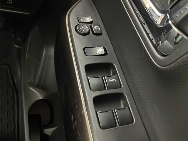 スズキ クロスビー HYBRID MZ 栃木県 2023(令5)年 1.5万km ピュアホワイトP 純正ナビ/・(AM/FM/TV/BT/iPod/CD/DVD)/スズキセーフティサポート/・デュアルセンサーブレーキサポート/・誤発進抑制機能/・車線逸脱抑制機能/・車線逸脱警報機能/・ふらつき警報機能/・先行車発進お知らせ機能/・標識認識機能/禁煙車/ターボ車/コーナーセンサー/アダプティクルーズコントロール/ハーフレザーシート/バックカメラ/前後ドライブレコーダー/ETC/シートヒーター（運転席/助手席）/ワンオーナー/ＬＥＤヘッドライト/純正アルミホイール/電動格納ミラー/アイドリングストップ/スペアキー