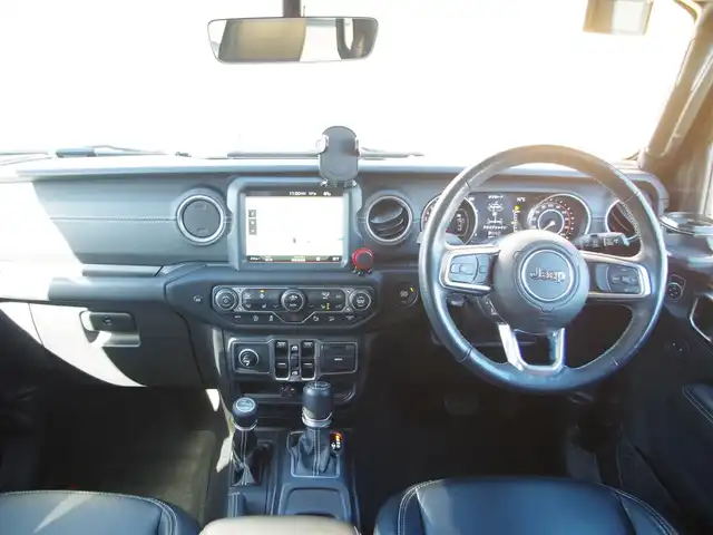 クライスラー・ジープ ジープ ラングラー アンリミテッド サハラ ローンチエディション 埼玉県 2018(平30)年 1.9万km グラニトクリスタル 特別仕様車/純正メモリナビ（Bluetooth、地デジ）/フロントカメラ/サイドカメラ/バックカメラ/黒革シート/シートヒーター/ステアリングヒーター/クルーズコントロール/コーナーセンサー/ALPINEスピーカー/ドライブレコーダー/ETC/LEDヘッドライト/純正18インチアルミホイール