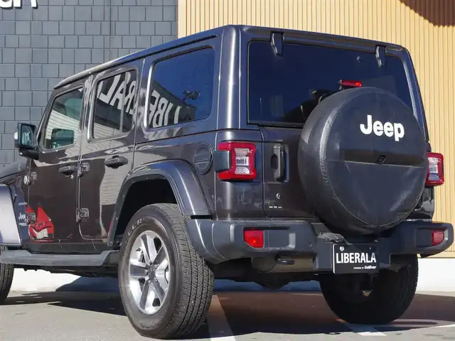 クライスラー・ジープ ジープ ラングラー アンリミテッド サハラ ローンチエディション 埼玉県 2018(平30)年 1.9万km グラニトクリスタル 特別仕様車/純正メモリナビ（Bluetooth、地デジ）/フロントカメラ/サイドカメラ/バックカメラ/黒革シート/シートヒーター/ステアリングヒーター/クルーズコントロール/コーナーセンサー/ALPINEスピーカー/ドライブレコーダー/ETC/LEDヘッドライト/純正18インチアルミホイール