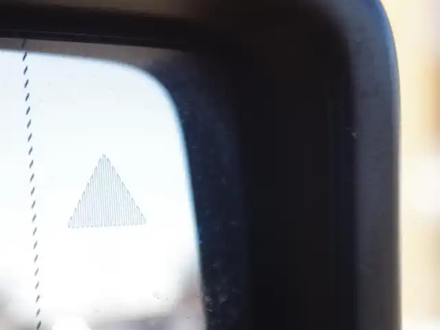 クライスラー・ジープ ジープ ラングラー アンリミテッド サハラ ローンチエディション 埼玉県 2018(平30)年 1.9万km グラニトクリスタル 特別仕様車/純正メモリナビ（Bluetooth、地デジ）/フロントカメラ/サイドカメラ/バックカメラ/黒革シート/シートヒーター/ステアリングヒーター/クルーズコントロール/コーナーセンサー/ALPINEスピーカー/ドライブレコーダー/ETC/LEDヘッドライト/純正18インチアルミホイール