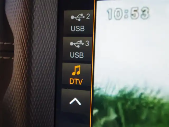 クライスラー・ジープ ジープ ラングラー アンリミテッド サハラ ローンチエディション 埼玉県 2018(平30)年 1.9万km グラニトクリスタル 特別仕様車/純正メモリナビ（Bluetooth、地デジ）/フロントカメラ/サイドカメラ/バックカメラ/黒革シート/シートヒーター/ステアリングヒーター/クルーズコントロール/コーナーセンサー/ALPINEスピーカー/ドライブレコーダー/ETC/LEDヘッドライト/純正18インチアルミホイール