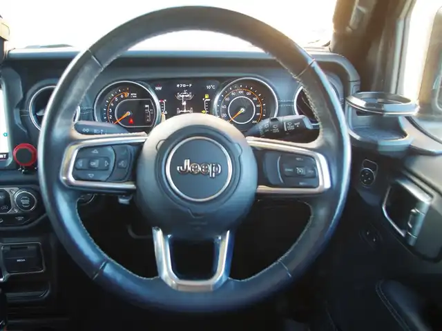 クライスラー・ジープ ジープ ラングラー アンリミテッド サハラ ローンチエディション 埼玉県 2018(平30)年 1.9万km グラニトクリスタル 特別仕様車/純正メモリナビ（Bluetooth、地デジ）/フロントカメラ/サイドカメラ/バックカメラ/黒革シート/シートヒーター/ステアリングヒーター/クルーズコントロール/コーナーセンサー/ALPINEスピーカー/ドライブレコーダー/ETC/LEDヘッドライト/純正18インチアルミホイール