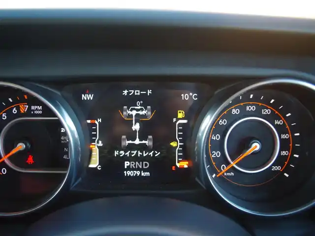 クライスラー・ジープ ジープ ラングラー アンリミテッド サハラ ローンチエディション 埼玉県 2018(平30)年 1.9万km グラニトクリスタル 特別仕様車/純正メモリナビ（Bluetooth、地デジ）/フロントカメラ/サイドカメラ/バックカメラ/黒革シート/シートヒーター/ステアリングヒーター/クルーズコントロール/コーナーセンサー/ALPINEスピーカー/ドライブレコーダー/ETC/LEDヘッドライト/純正18インチアルミホイール