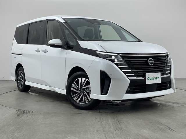 日産 セレナ e－パワー ハイウェイスター V 兵庫県 2025(令7)年 0.1万km未満 プリズムホワイト e-POWER　ハイウエイスターV　ヘッドランプ オートレベライザー+アダプティブLEDヘッドライトシステム+インテリジェント アラウンドビューモニター（移動物 検知機能付）+インテリジェント ルームミラー+アドバンスドドライブアシストディスプレイ（12.3インチカラーディスプレイ）+統合型インターフェースディスプレイ+ワイヤレス充電器+6スピーカー+NissanConnectナビゲーションシステム（地デジ内蔵）+車載通信ユニット（TCU［Telematics Control Unit］）+ETC2.0ユニット（ビルトインタイプ）+ドライブレコーダー（前後セット）+プロパイロット（ナビリンク機能付）+プロパイロット緊急停止支援システム（SOSコール機能付）+SOSコール（488/400円）