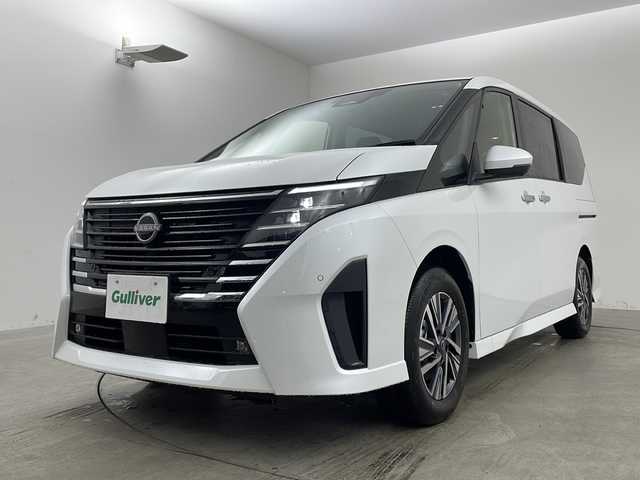 日産 セレナ e－パワー ハイウェイスター V 兵庫県 2025(令7)年 0.1万km未満 プリズムホワイト e-POWER　ハイウエイスターV　ヘッドランプ オートレベライザー+アダプティブLEDヘッドライトシステム+インテリジェント アラウンドビューモニター（移動物 検知機能付）+インテリジェント ルームミラー+アドバンスドドライブアシストディスプレイ（12.3インチカラーディスプレイ）+統合型インターフェースディスプレイ+ワイヤレス充電器+6スピーカー+NissanConnectナビゲーションシステム（地デジ内蔵）+車載通信ユニット（TCU［Telematics Control Unit］）+ETC2.0ユニット（ビルトインタイプ）+ドライブレコーダー（前後セット）+プロパイロット（ナビリンク機能付）+プロパイロット緊急停止支援システム（SOSコール機能付）+SOSコール（488/400円）