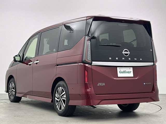 日産 セレナ e－パワー ハイウェイスター V 三重県 2023(令5)年 0.6万km ワインＭ 禁煙車/純正１２型ナビ/・フルセグ/・AppleCarPlay/AndroidAuto/・USB/・AM/FM/プロパイロット２．０/エマージェンシーブレーキ/アラウンドビュー/液晶ミラー/駐車支援/ＢＳＭ/純正ドラレコ/ＥＴＣ２．０/両側パワスラ/ハンズフリーオートスライドドア/Ｗエアコン/１００Ｖ電源/ワイヤレス充電/シートヒーター/ステアリングヒーター/寒冷地仕様/８人乗り/ハーフレザーシート