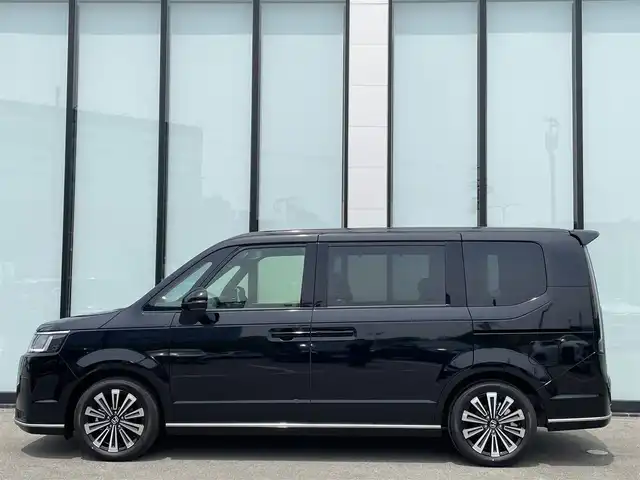 ホンダ ステップワゴン スパーダ eHEV プレミアムライン 大阪府 2025(令7)年 0.1万km未満 クリスタルブラックパール 衝突軽減ブレーキ/ブラインドスポットモニター/シートヒーター（1列目、2列目）/両側パワースライドドア/レーダークルーズコントロール/横滑り防止装置/電動リアゲート/オットマン/コーナーセンサー/純正17インチアルミホイール/ハーフレザーシート/プッシュスタート/スマートキー/ＬＥＤライト/禁煙車