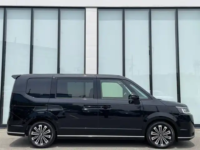 ホンダ ステップワゴン スパーダ eHEV プレミアムライン 大阪府 2025(令7)年 0.1万km未満 クリスタルブラックパール 衝突軽減ブレーキ/ブラインドスポットモニター/シートヒーター（1列目、2列目）/両側パワースライドドア/レーダークルーズコントロール/横滑り防止装置/電動リアゲート/オットマン/コーナーセンサー/純正17インチアルミホイール/ハーフレザーシート/プッシュスタート/スマートキー/ＬＥＤライト/禁煙車