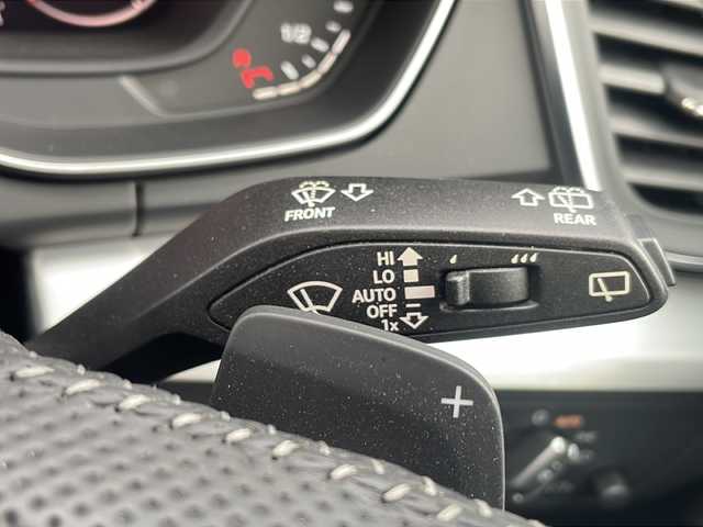 アウディ Ｑ５ Sライン ダイナミックリミテッド 福岡県 2019(令1)年 1.7万km デイトナグレーパールエフェクト 純正ナビ（Ｂｌｕｅｔｏｏｔｈ・フルセグＴＶ・ラジオ）　/運転席メモリーシート　/前席パワーシート　/前席シートヒーター　/前後純正ドライブレコーダー　/ビルトインＥＴＣ　/クルーズコントロール/車外カメラ（バック・フロント・バックフロントコーナー・全方位）/パーキングアシスト/MTモード付AT車/ルーフレール/CDプレイヤー/USBポート/デュアルエアコン/全席オートパワーウィンドウ/純正フロアマット/純正アルミホイール/前後コーナーセンサー/横滑り防止装置/ダウンヒルアシストコントロール/LEDライト/カーテンエアバック/アイドリングストップ/パワーステアリング/プッシュスタート/スマートキー/スペアキー1本/取扱説明書/保証書