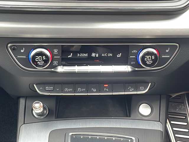 アウディ Ｑ５ Sライン ダイナミックリミテッド 福岡県 2019(令1)年 1.7万km デイトナグレーパールエフェクト 純正ナビ（Ｂｌｕｅｔｏｏｔｈ・フルセグＴＶ・ラジオ）　/運転席メモリーシート　/前席パワーシート　/前席シートヒーター　/前後純正ドライブレコーダー　/ビルトインＥＴＣ　/クルーズコントロール/車外カメラ（バック・フロント・バックフロントコーナー・全方位）/パーキングアシスト/MTモード付AT車/ルーフレール/CDプレイヤー/USBポート/デュアルエアコン/全席オートパワーウィンドウ/純正フロアマット/純正アルミホイール/前後コーナーセンサー/横滑り防止装置/ダウンヒルアシストコントロール/LEDライト/カーテンエアバック/アイドリングストップ/パワーステアリング/プッシュスタート/スマートキー/スペアキー1本/取扱説明書/保証書