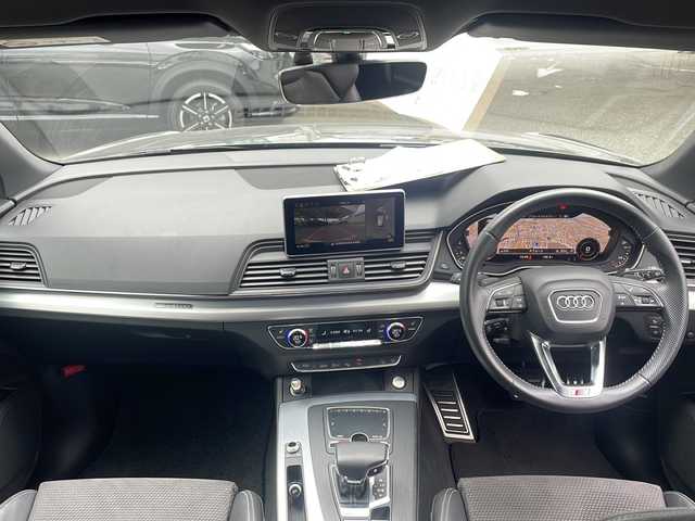 アウディ Ｑ５ Sライン ダイナミックリミテッド 福岡県 2019(令1)年 1.7万km デイトナグレーパールエフェクト 純正ナビ（Ｂｌｕｅｔｏｏｔｈ・フルセグＴＶ・ラジオ）　/運転席メモリーシート　/前席パワーシート　/前席シートヒーター　/前後純正ドライブレコーダー　/ビルトインＥＴＣ　/クルーズコントロール/車外カメラ（バック・フロント・バックフロントコーナー・全方位）/パーキングアシスト/MTモード付AT車/ルーフレール/CDプレイヤー/USBポート/デュアルエアコン/全席オートパワーウィンドウ/純正フロアマット/純正アルミホイール/前後コーナーセンサー/横滑り防止装置/ダウンヒルアシストコントロール/LEDライト/カーテンエアバック/アイドリングストップ/パワーステアリング/プッシュスタート/スマートキー/スペアキー1本/取扱説明書/保証書