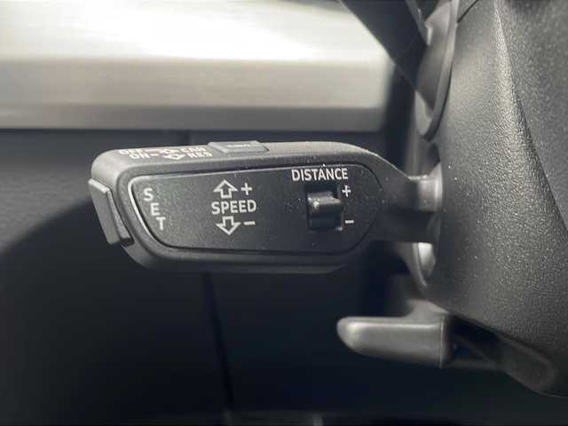 アウディ Ｑ５ Sライン ダイナミックリミテッド 福岡県 2019(令1)年 1.7万km デイトナグレーパールエフェクト 純正ナビ（Ｂｌｕｅｔｏｏｔｈ・フルセグＴＶ・ラジオ）　/運転席メモリーシート　/前席パワーシート　/前席シートヒーター　/前後純正ドライブレコーダー　/ビルトインＥＴＣ　/クルーズコントロール/車外カメラ（バック・フロント・バックフロントコーナー・全方位）/パーキングアシスト/MTモード付AT車/ルーフレール/CDプレイヤー/USBポート/デュアルエアコン/全席オートパワーウィンドウ/純正フロアマット/純正アルミホイール/前後コーナーセンサー/横滑り防止装置/ダウンヒルアシストコントロール/LEDライト/カーテンエアバック/アイドリングストップ/パワーステアリング/プッシュスタート/スマートキー/スペアキー1本/取扱説明書/保証書