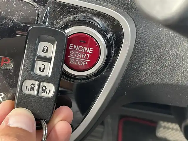 ホンダ Ｎ ＢＯＸ カスタム G Lパッケージ 千葉県 2016(平28)年 6万km プレミアムホワイトパールⅡ 純正7インチナビ/Bluetooth/バックカメラ/フルセグTV/ETC/両側パワースライドドア/ドアバイザー/ウィンカーミラー/オートミラー/ステアリングスイッチ/純正フロアマット/HID