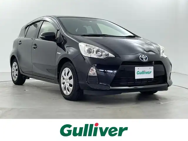 トヨタ アクア S 福井県 2014(平26)年 4.5万km ブラックマイカ 純正ディラーオプション７インチナビ/型式【NSZT-W64】/CD/フルセグTV/Bluetooth/SD/AM/FM/バックカメラ /ETC/プッシュスタート /スマートキー/サイドバイザー/純正フロアマット