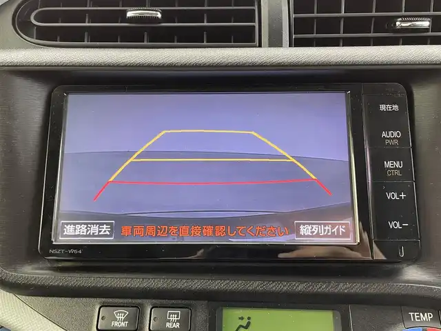 トヨタ アクア S 福井県 2014(平26)年 4.5万km ブラックマイカ 純正ディラーオプション７インチナビ【NSZT-W64】/CD/フルセグTV/Bluetooth/SD/AM/FM/バックカメラ /ETC/プッシュスタート /スマートキー/サイドバイザー/純正フロアマット