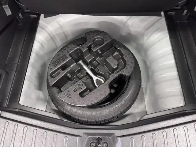 日産 ノート メダリスト 三重県 2012(平24)年 2.5万km ブリリアントホワイトパール ガソリン・スーパーチャージャー/FF/フロアCVT/純正 7インチナビ MC312D-W/（FM/AM/CD/DVD/MUSIC CATCHER/TV/SD/USB/iPod/Bluetooth/VTR/AUX）/【OP】アラウンドビューモニター（移動物検知機能付）*/ETC/安全/・【OP】VDC（ビークルダイナミクスコントロール）/・運転席・助手席エアバッグ/など/装備/・ハーフレザーシート/・オートエアコン/・プッシュスタート/・オートライト/・電動格納ドアミラー（ヒーター付）/・自動防眩ルームミラー/・アイドリングストップ/・ECOモードスイッチ/・【OP】純正15inAW/・電動パワーステアリング/・全ドアパワーウインドウ/・インテリジェントキーx2/・保/取/ナビ取/など