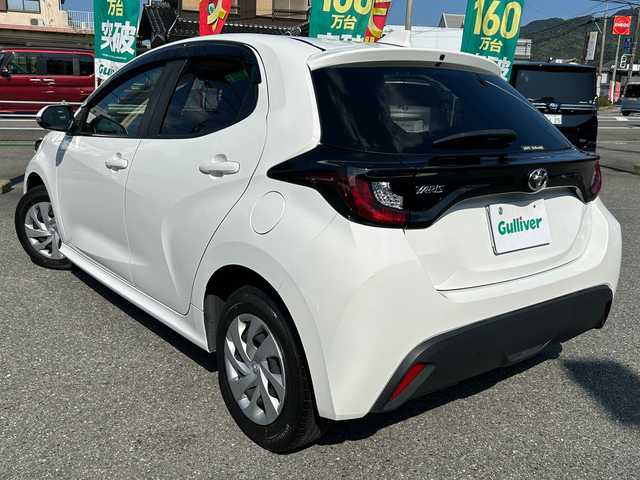 トヨタ ヤリス X 山口県 2022(令4)年 15.7万km スーパーホワイトⅡ ワンオーナー/純正DVD/CD/USB/BT/Miracast/ステアリングスイッチ/オートライト/オートハイビーム/ヘッドライトレベライザー/衝突被害軽減ブレーキ/LDA/横滑り防止/純正キーレス/純正フロアマット/純正ドアバイザー/ETC/電動格納ウインカードアミラー(オート機能付き)