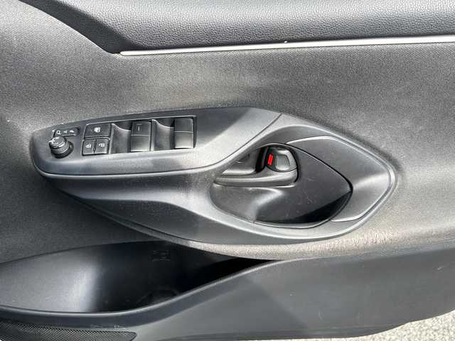トヨタ ヤリス X 山口県 2022(令4)年 15.7万km スーパーホワイトⅡ ワンオーナー/純正DVD/CD/USB/BT/Miracast/ステアリングスイッチ/オートライト/オートハイビーム/ヘッドライトレベライザー/衝突被害軽減ブレーキ/LDA/横滑り防止/純正キーレス/純正フロアマット/純正ドアバイザー/ETC/電動格納ウインカードアミラー(オート機能付き)