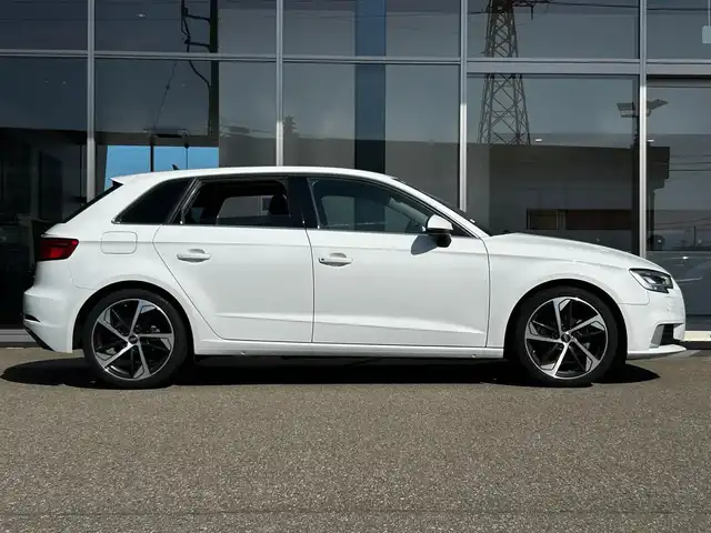 アウディ Ａ３ SB 30TFSI スポーツシグネチャーED 富山県 2020(令2)年 3万km 白 純正メモリナビ/Bluetooth接続/AM/FMラジオ/CD再生/バックカメラ/アイドリングストップ/ACC/USB接続/qi充電/プッシュスタート/ETC2.0/スマートキー/前後ドラレコ/バーチャルコックピット/D/N席シートヒーター/D/N席パワーシーター/パークアシスト