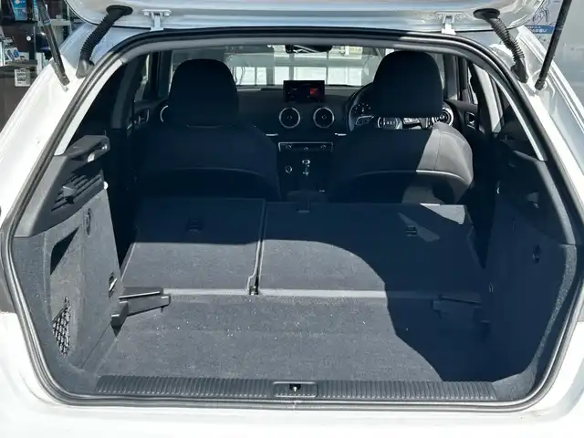アウディ Ａ３ SB 30TFSI スポーツシグネチャーED 富山県 2020(令2)年 3万km 白 純正メモリナビ/Bluetooth接続/AM/FMラジオ/CD再生/バックカメラ/アイドリングストップ/ACC/USB接続/qi充電/プッシュスタート/ETC2.0/スマートキー/前後ドラレコ/バーチャルコックピット/D/N席シートヒーター/D/N席パワーシーター/パークアシスト