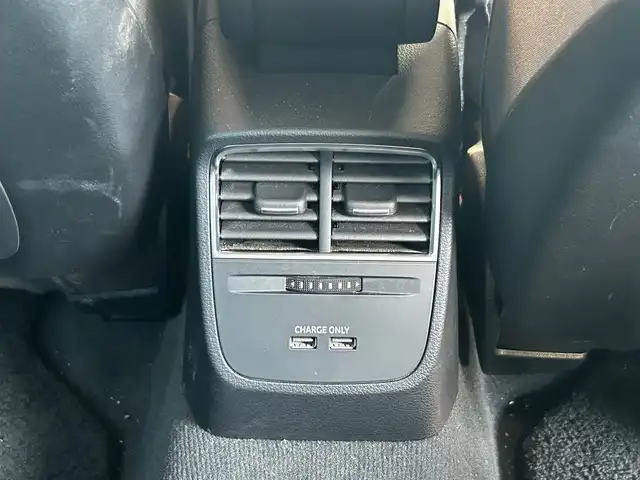 アウディ Ａ３ SB 30TFSI スポーツシグネチャーED 富山県 2020(令2)年 3万km 白 純正メモリナビ/Bluetooth接続/AM/FMラジオ/CD再生/バックカメラ/アイドリングストップ/ACC/USB接続/qi充電/プッシュスタート/ETC2.0/スマートキー/前後ドラレコ/バーチャルコックピット/D/N席シートヒーター/D/N席パワーシーター/パークアシスト