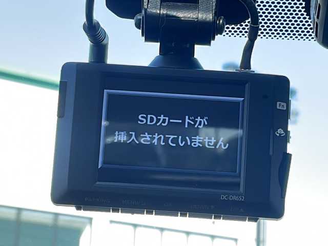 トヨタ プリウス Sセーフティプラス 茨城県 2016(平28)年 8.6万km ホワイトパールクリスタルシャイン 純正SDナビ(Bluetooth/バックカメラ/フルセグTV/CD/DVD)/横滑り防止装置/クルーズコントロール/コーナーセンサー/レーンキープアシスト/LEDオートライト/オートマチックハイビーム/カーテンエアバッグ/パーキングアシスト/スマートキー/冷房AAC/USB入力端子/ドライブレコーダー/純正フロアマット/15インチアルミホイール