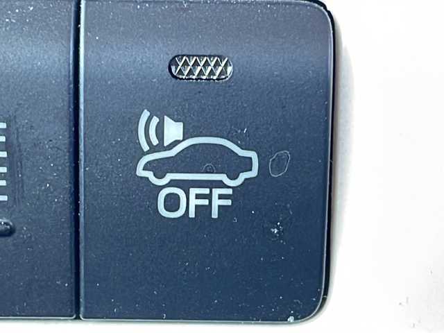 トヨタ プリウス Sセーフティプラス 茨城県 2016(平28)年 8.6万km ホワイトパールクリスタルシャイン 純正SDナビ(Bluetooth/バックカメラ/フルセグTV/CD/DVD)/横滑り防止装置/クルーズコントロール/コーナーセンサー/レーンキープアシスト/LEDオートライト/オートマチックハイビーム/カーテンエアバッグ/パーキングアシスト/スマートキー/冷房AAC/USB入力端子/ドライブレコーダー/純正フロアマット/15インチアルミホイール