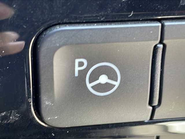 トヨタ プリウス Sセーフティプラス 茨城県 2016(平28)年 8.6万km ホワイトパールクリスタルシャイン 純正SDナビ(Bluetooth/バックカメラ/フルセグTV/CD/DVD)/横滑り防止装置/クルーズコントロール/コーナーセンサー/レーンキープアシスト/LEDオートライト/オートマチックハイビーム/カーテンエアバッグ/パーキングアシスト/スマートキー/冷房AAC/USB入力端子/ドライブレコーダー/純正フロアマット/15インチアルミホイール