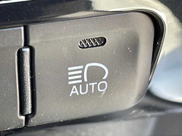 トヨタ プリウス Sセーフティプラス 茨城県 2016(平28)年 8.6万km ホワイトパールクリスタルシャイン 純正SDナビ(Bluetooth/バックカメラ/フルセグTV/CD/DVD)/横滑り防止装置/クルーズコントロール/コーナーセンサー/レーンキープアシスト/LEDオートライト/オートマチックハイビーム/カーテンエアバッグ/パーキングアシスト/スマートキー/冷房AAC/USB入力端子/ドライブレコーダー/純正フロアマット/15インチアルミホイール