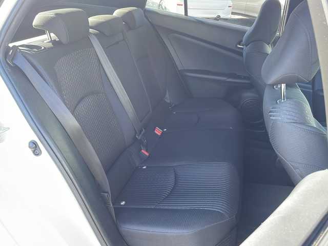 トヨタ プリウス Sセーフティプラス 茨城県 2016(平28)年 8.6万km ホワイトパールクリスタルシャイン 純正SDナビ(Bluetooth/バックカメラ/フルセグTV/CD/DVD)/横滑り防止装置/クルーズコントロール/コーナーセンサー/レーンキープアシスト/LEDオートライト/オートマチックハイビーム/カーテンエアバッグ/パーキングアシスト/スマートキー/冷房AAC/USB入力端子/ドライブレコーダー/純正フロアマット/15インチアルミホイール