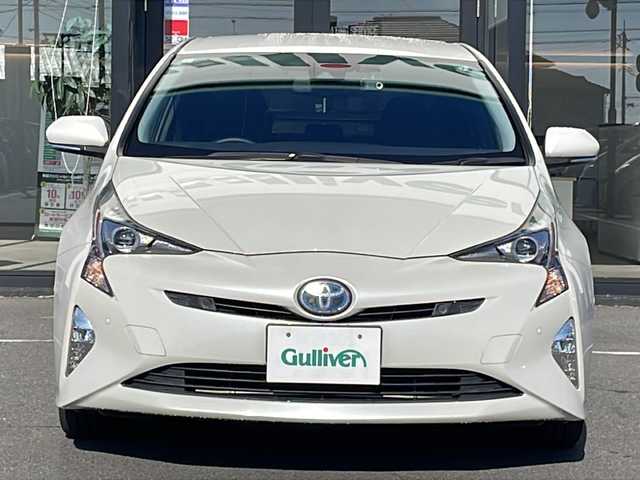 トヨタ プリウス Sセーフティプラス 茨城県 2016(平28)年 8.6万km ホワイトパールクリスタルシャイン 純正SDナビ(Bluetooth/バックカメラ/フルセグTV/CD/DVD)/横滑り防止装置/クルーズコントロール/コーナーセンサー/レーンキープアシスト/LEDオートライト/オートマチックハイビーム/カーテンエアバッグ/パーキングアシスト/スマートキー/冷房AAC/USB入力端子/ドライブレコーダー/純正フロアマット/15インチアルミホイール