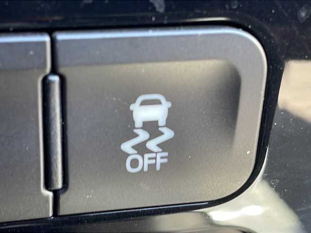 トヨタ プリウス Sセーフティプラス 茨城県 2016(平28)年 8.6万km ホワイトパールクリスタルシャイン 純正SDナビ(Bluetooth/バックカメラ/フルセグTV/CD/DVD)/横滑り防止装置/クルーズコントロール/コーナーセンサー/レーンキープアシスト/LEDオートライト/オートマチックハイビーム/カーテンエアバッグ/パーキングアシスト/スマートキー/冷房AAC/USB入力端子/ドライブレコーダー/純正フロアマット/15インチアルミホイール