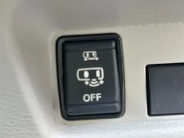 日産 ルークス X 埼玉県 2022(令4)年 0.9万km ベージュ 登録時走行距離8245km/ワンオーナー/純正ナビ（フルセグTV/AM/FM/BT）/F/B/S/全方位カメラ/片側パワースライドドア/コーナーセンサー前後/アイドリングストップ/純正ドライブレコーダー（前）/ビルトインETC/純正ドアバイザー/ステアリングスイッチ/プッシュスタート/スマートキー/スペアキー2本/保証書/車両/ナビ取扱説明書