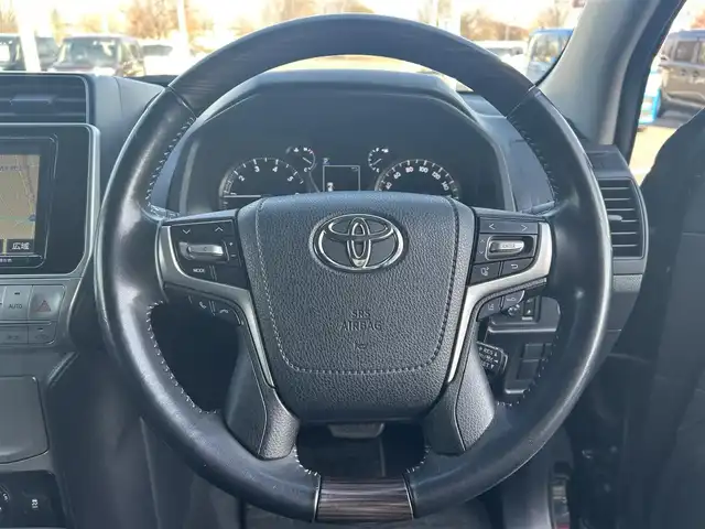 トヨタ ランドクルーザー プラド TX 栃木県 2018(平30)年 6.9万km ブラック トヨタセーフティセンス/・プリクラッシュセーフティ/・レーンディパーチャーアラート/・オートマチックハイビーム/・レーダークルーズコントロール/純正9インチSDナビ/・フルセグTV/・CD/DVD/BT/・SD/AM.FM/バックカメラ/ビルトインETC/ウッドコンビハンドル/ステアリングスイッチ/4WD/革調シートカバー/スマートキー/プッシュスタート/LEDヘッドライト/フォグランプ/オートライト/リアスモークフィルム/社外17インチAW/純正フロアマット/ドアバイザー/ルーフレール/横滑り防止システム/電動格納ウィンカーミラー