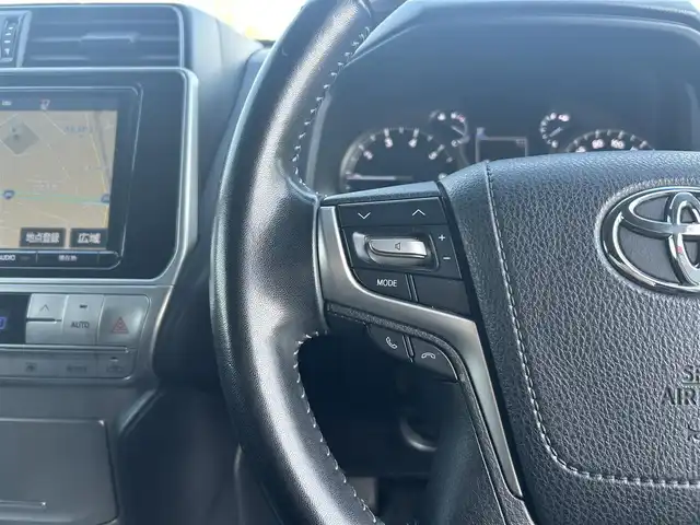 トヨタ ランドクルーザー プラド TX 栃木県 2018(平30)年 6.9万km ブラック トヨタセーフティセンス/・プリクラッシュセーフティ/・レーンディパーチャーアラート/・オートマチックハイビーム/・レーダークルーズコントロール/純正9インチSDナビ/・フルセグTV/・CD/DVD/BT/・SD/AM.FM/バックカメラ/ビルトインETC/ウッドコンビハンドル/ステアリングスイッチ/4WD/革調シートカバー/スマートキー/プッシュスタート/LEDヘッドライト/フォグランプ/オートライト/リアスモークフィルム/社外17インチAW/純正フロアマット/ドアバイザー/ルーフレール/横滑り防止システム/電動格納ウィンカーミラー