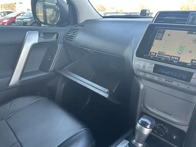 トヨタ ランドクルーザー プラド TX 栃木県 2018(平30)年 6.9万km ブラック トヨタセーフティセンス/・プリクラッシュセーフティ/・レーンディパーチャーアラート/・オートマチックハイビーム/・レーダークルーズコントロール/純正9インチSDナビ/・フルセグTV/・CD/DVD/BT/・SD/AM.FM/バックカメラ/ビルトインETC/ウッドコンビハンドル/ステアリングスイッチ/4WD/革調シートカバー/スマートキー/プッシュスタート/LEDヘッドライト/フォグランプ/オートライト/リアスモークフィルム/社外17インチAW/純正フロアマット/ドアバイザー/ルーフレール/横滑り防止システム/電動格納ウィンカーミラー