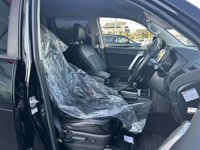 トヨタ ランドクルーザー プラド TX 栃木県 2018(平30)年 6.9万km ブラック トヨタセーフティセンス/・プリクラッシュセーフティ/・レーンディパーチャーアラート/・オートマチックハイビーム/・レーダークルーズコントロール/純正9インチSDナビ/・フルセグTV/・CD/DVD/BT/・SD/AM.FM/バックカメラ/ビルトインETC/ウッドコンビハンドル/ステアリングスイッチ/4WD/革調シートカバー/スマートキー/プッシュスタート/LEDヘッドライト/フォグランプ/オートライト/リアスモークフィルム/社外17インチAW/純正フロアマット/ドアバイザー/ルーフレール/横滑り防止システム/電動格納ウィンカーミラー