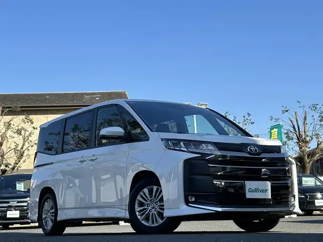 トヨタ ノア S－G 東京都 2024(令6)年 1万km ホワイトパールクリスタルシャイン 純正SDナビ/・Bluetoothオーディオ/USBオーディオ/・AppleCarPlay/AndroidAuto/バックカメラ/両側パワースライドドア/ビルトインETC2.0/純正フロアマット/取扱説明書/保証書/スペアキー1本