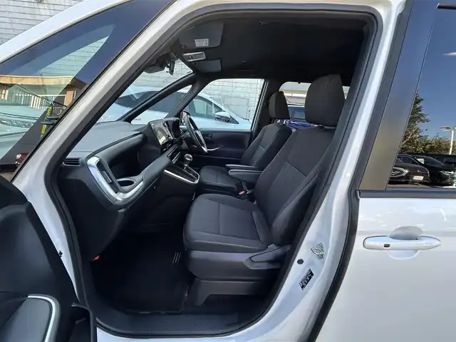 トヨタ ノア S－G 東京都 2024(令6)年 1万km ホワイトパールクリスタルシャイン 純正SDナビ/・Bluetoothオーディオ/USBオーディオ/・AppleCarPlay/AndroidAuto/バックカメラ/両側パワースライドドア/ビルトインETC2.0/純正フロアマット/取扱説明書/保証書/スペアキー1本