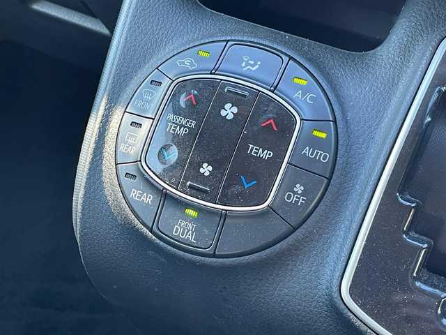 トヨタ ヴォクシー ZS 千葉県 2014(平26)年 8.1万km ホワイトパールクリスタルシャイン 両側パワースライドドア/社外ナビ（NSZT-Y62G）/　CD/DVD/Bluetooth/フルセグ/バックカメラ/ETC/LEDオートライト/フォグライト/16インチアルミホイール/ロールサンシェード/ウィンカーミラー/スペアキー/ワンオーナー