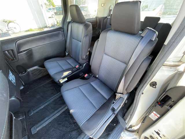 トヨタ ヴォクシー ZS 千葉県 2014(平26)年 8.1万km ホワイトパールクリスタルシャイン 両側パワースライドドア/社外ナビ（NSZT-Y62G）/　CD/DVD/Bluetooth/フルセグ/バックカメラ/ETC/LEDオートライト/フォグライト/16インチアルミホイール/ロールサンシェード/ウィンカーミラー/スペアキー/ワンオーナー