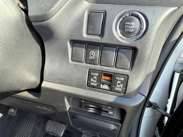 トヨタ ヴォクシー ZS 千葉県 2014(平26)年 8.1万km ホワイトパールクリスタルシャイン 両側パワースライドドア/社外ナビ（NSZT-Y62G）/　CD/DVD/Bluetooth/フルセグ/バックカメラ/ETC/LEDオートライト/フォグライト/16インチアルミホイール/ロールサンシェード/ウィンカーミラー/スペアキー/ワンオーナー